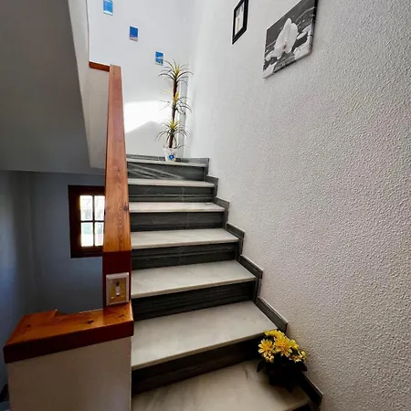 Area In Town, 300m To Sea, Pool, Greenery Yard Apartment Torrevieja