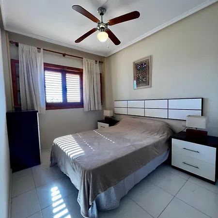 Apartmán Area In Town, 300m To Sea, Pool, Greenery Yard