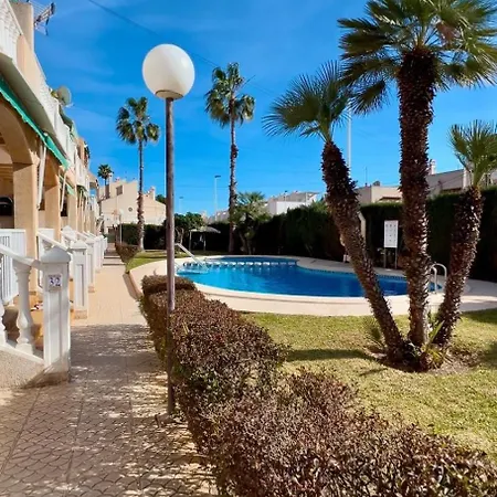 Area In Town, 300m To Sea, Pool, Greenery Yard Daire Torrevieja